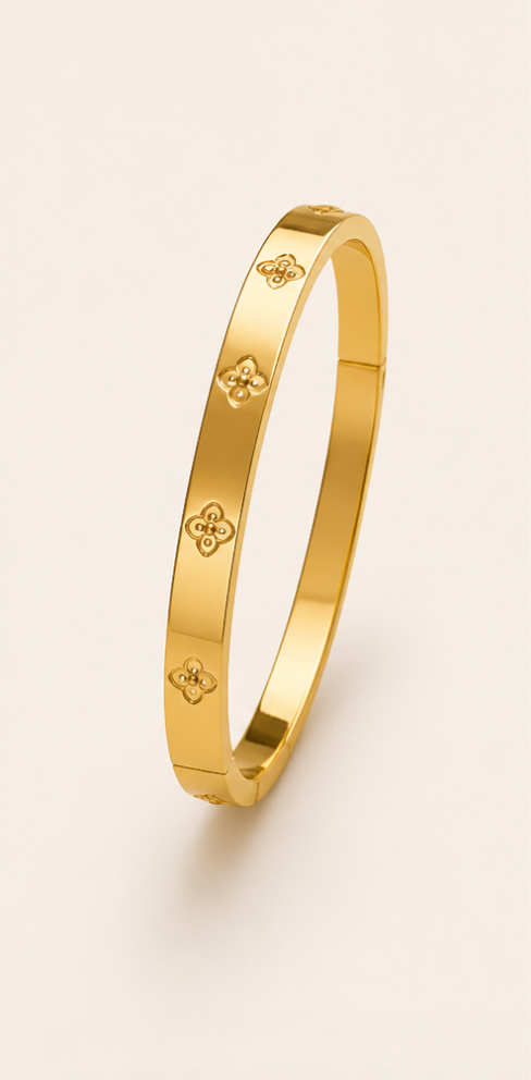 Clover Charm Bangle