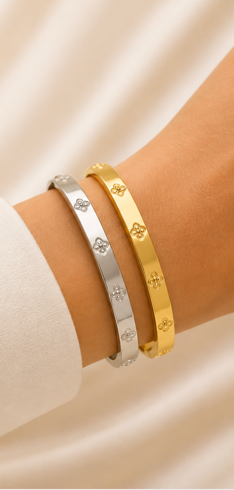 Clover Charm Bangle